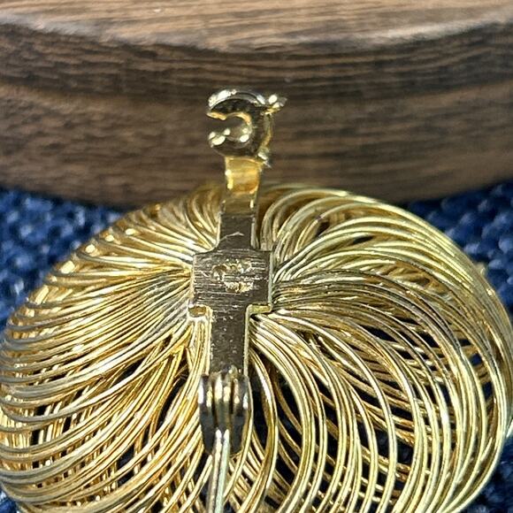 Vintage Bird Nest & Eggs Brooch Pin Gold Tone Wire 3 Pearl Eggs 1 1/2” - Picture 5 of 6